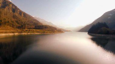 uzun köprü yol Gölü panorama manzara havadan görünümü sinek üzerinde