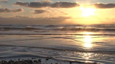Alaskan beach günbatımı