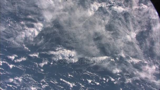 Topografía nublada vista de la tierra — Vídeos de Stock