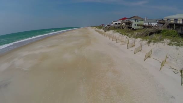 빈 해변으로 날아 — 비디오