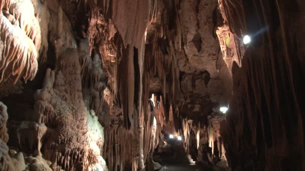 洞窟を照らす光 — ストック動画