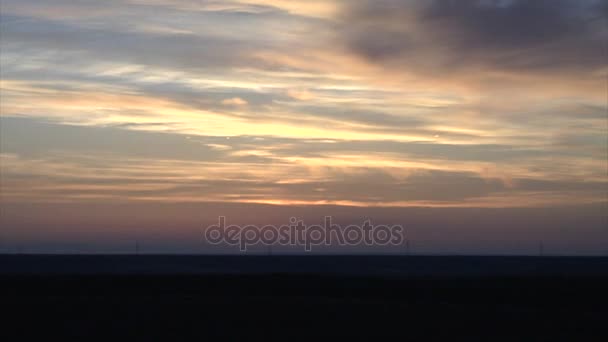 Schilderachtige zonsopgang op platteland — Stockvideo