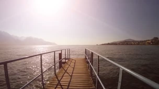 Západ slunce vody odraz panorama view sluníčko magická hodina vodní hladiny — Stock video