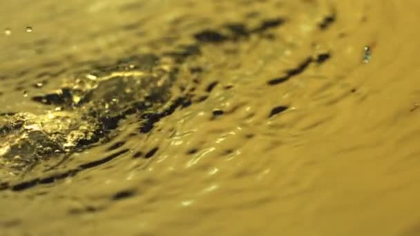 Superficie burbujas oro — Vídeos de Stock