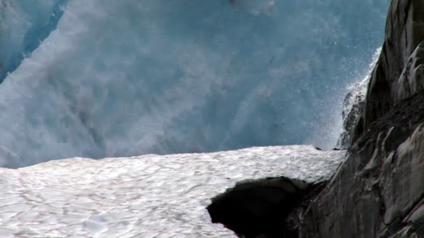 关闭冰川瀑布 — 图库视频影像