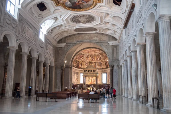 All'interno della chiesa di San Pietro in Catene a Roma, detta anche basilica Eudossiana . — Foto Stock