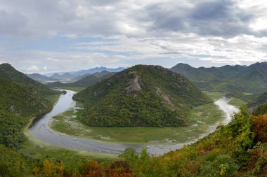 Crnojevica Nehri Kanyonu Karadağ 'ın Skadar Gölü Ulusal Parkı' na doğru kıvrıldı