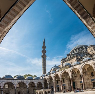 Süleymaniye Camii dış görünümünü. Camii Süleymaniye muhteşem talimat altında inşa edilmiştir.