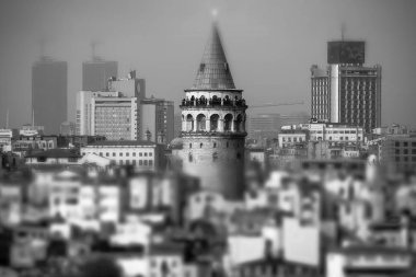 Galata Köprüsü ve Süleymaniye Cami avlusu kubbeleri medreseleri, Istanbul, Türkiye üzerinden semtinden görünümü