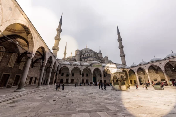 Mesquita do Sultão Ahmed ou Mesquita Azul em Istambul, Turquia . — Fotografia de Stock