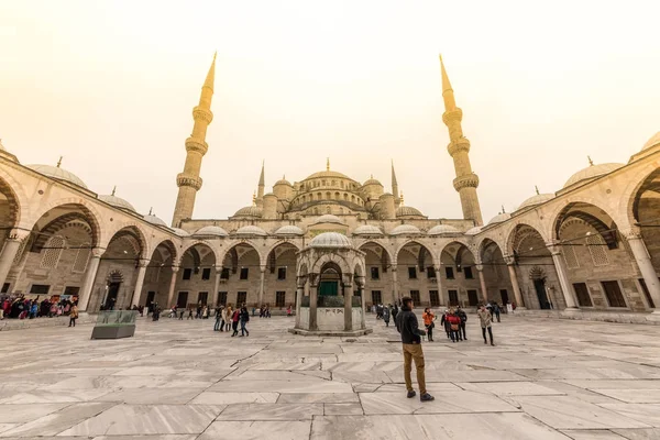 Mesquita do Sultão Ahmed ou Mesquita Azul em Istambul, Turquia . — Fotografia de Stock