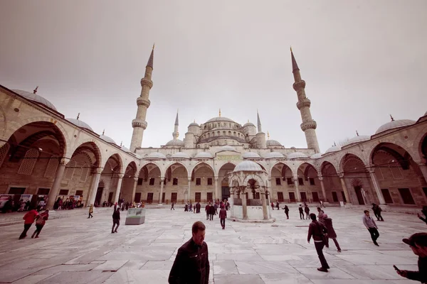 Mešita Sultan Ahmed nebo Modrá mešita v Istanbulu, Turecko. — Stock fotografie