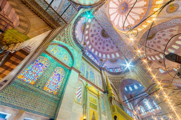 蓝色清真寺也被称为苏丹艾哈迈德清真寺或苏丹艾哈迈德清真寺在伊斯坦布尔, 土耳其. — 图库照片
