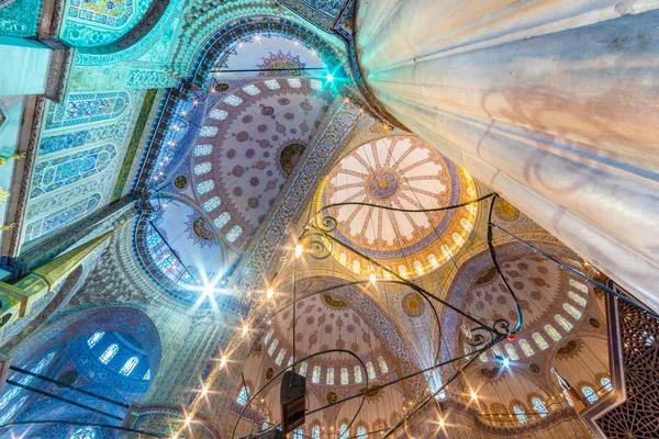 Blue Mosque also called Sultan Ahmed Mosque or Sultan Ahmet Mosque in Istanbul, Turkey. — Stock Photo, Image