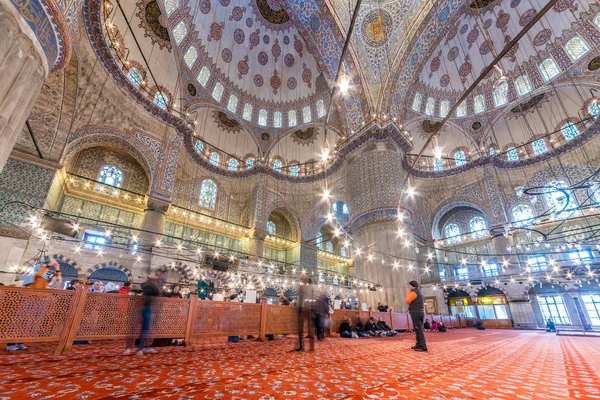 Mezquita Azul también llamada Mezquita Sultan Ahmed o Mezquita Sultan Ahmet en Estambul, Turquía . — Foto de Stock