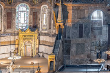 Ayasofya'nın, Yunan Ortodoks Hıristiyan Patriklik Bazilikası veya bir kilise 537 Ad, daha sonra İmparatorluk Camii ve şimdi Müzesi Istanbul, Türkiye'de inşa edildi