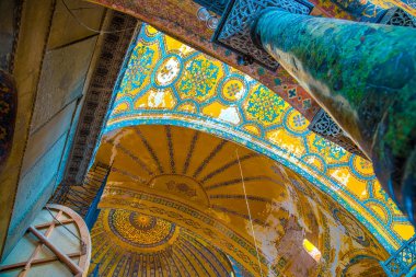Ayasofya'nın, Yunan Ortodoks Hıristiyan Patriklik Bazilikası veya bir kilise 537 Ad, daha sonra İmparatorluk Camii ve şimdi Müzesi Istanbul, Türkiye'de inşa edildi
