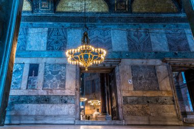Ayasofya'nın, Yunan Ortodoks Hıristiyan Patriklik Bazilikası veya bir kilise 537 Ad, daha sonra İmparatorluk Camii ve şimdi Müzesi Istanbul, Türkiye'de inşa edildi