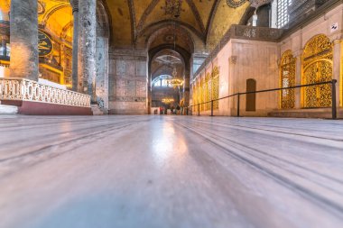 Ayasofya'nın, Yunan Ortodoks Hıristiyan Patriklik Bazilikası veya bir kilise 537 Ad, daha sonra İmparatorluk Camii ve şimdi Müzesi Istanbul, Türkiye'de inşa edildi