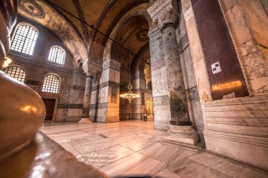 Ayasofya'nın, Yunan Ortodoks Hıristiyan Patriklik Bazilikası veya bir kilise 537 Ad, daha sonra İmparatorluk Camii ve şimdi Müzesi Istanbul, Türkiye'de inşa edildi