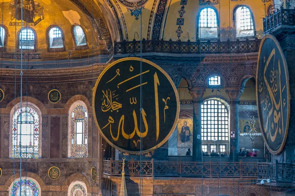 View of Hagia Sophia, a Greek Orthodox patriarchal basilica or church was built in 537 AD, later imperial mosque, and now museum in Istanbul, Turkey — стоковое фото