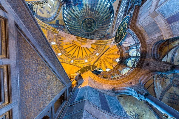 View of Hagia Sophia, a Greek Orthodox patriarchal basilica or church was built in 537 AD, later imperial mosque, and now museum in Istanbul, Turkey — стоковое фото