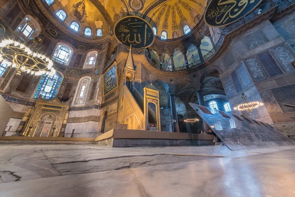 View of Hagia Sophia, a Greek Orthodox patriarchal basilica or church was built in 537 AD, later imperial mosque, and now museum in Istanbul, Turkey — стоковое фото