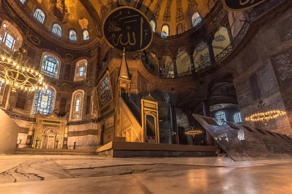 View of Hagia Sophia, a Greek Orthodox patriarchal basilica or church was built in 537 AD, later imperial mosque, and now museum in Istanbul, Turkey — стоковое фото