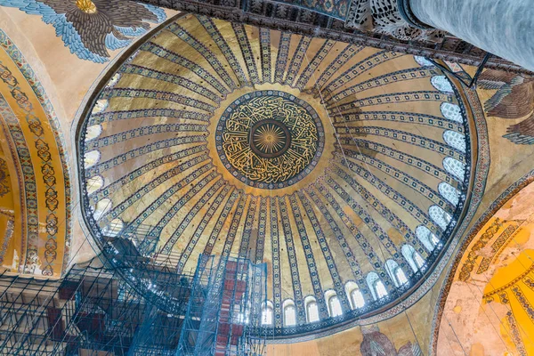 Santa Sofia, uma basílica ou igreja patriarcal ortodoxa grega em Istambul, Turquia — Fotografia de Stock