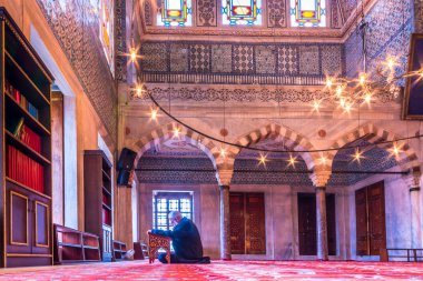 Sultanahmet Camii iç de denilen Sultan Ahmed Camii veya Sultan Ahmet Camii, Istanbul, Türkiye