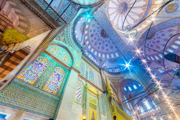 Vista decorazione d'interni e opere d'arte della Moschea Blu di Istanbul, Turchia — Foto Stock