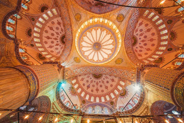 Vista decorazione d'interni e opere d'arte della Moschea Blu di Istanbul, Turchia — Foto Stock