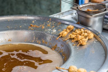 Türk usulü doğranmış midye (Midye tava) çoğu Türkiye'de popüler sokak gıda