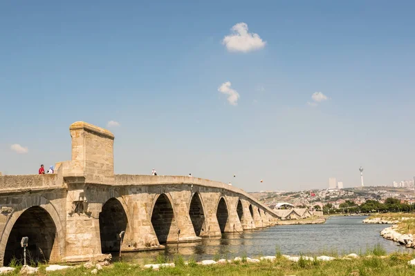 Kucukcekmece Mimar Sinan (Architetto Sinan) Ponte che è stato costruito da architettura ottomana Mimar Sinan — Foto Stock