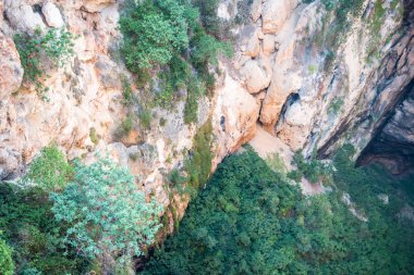 Silifke semtinde, Mersin Türkiye cehennem çukuru görünümünü.