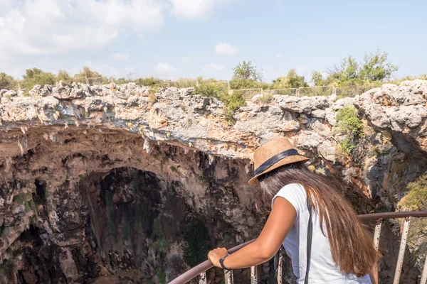 Silifke semtinde, Mersin Türkiye cehennem çukuru. — Stok fotoğraf