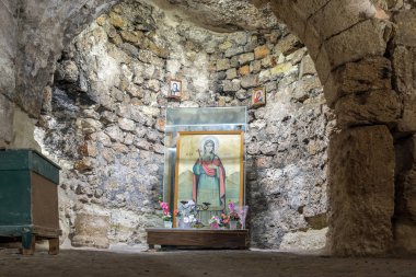 Aya Tekla yeraltı mağara Kilisesi olarak da bilinen Saint Aya Ayatekla, Aya Thekla, yıkık tarihi kilisesidir