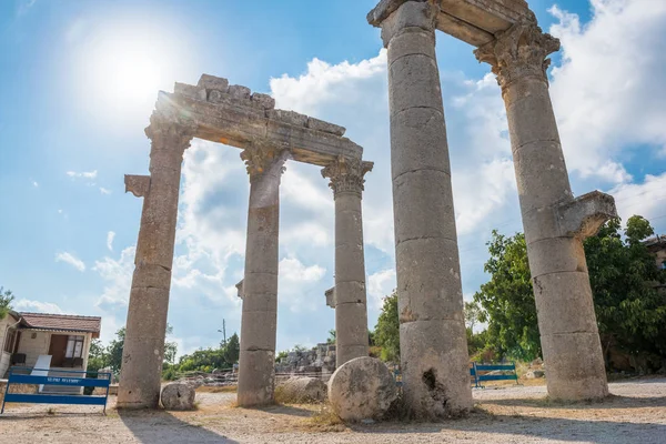 Uzuncaburc Antica città situata in Uzuncaburc, Silifke, Mersin, Turchia — Foto Stock