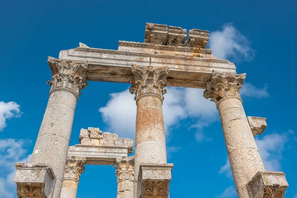 Uzuncaburc Antigua ciudad ubicada en Uzuncaburc, Silifke, Mersin, Turquía —  Fotos de Stock