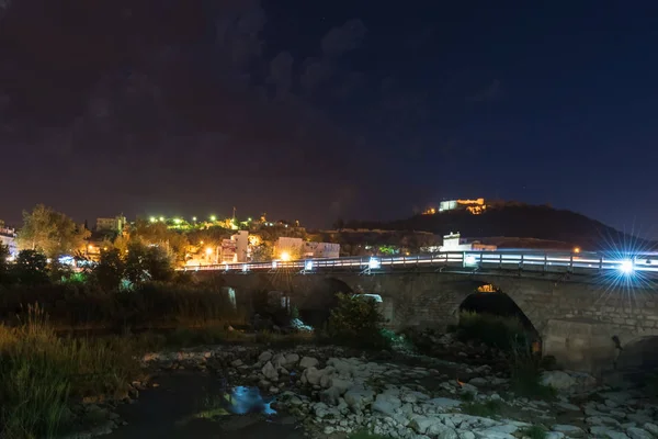 Nocny widok Silifke miasto w Mersin, Turcja — Zdjęcie stockowe