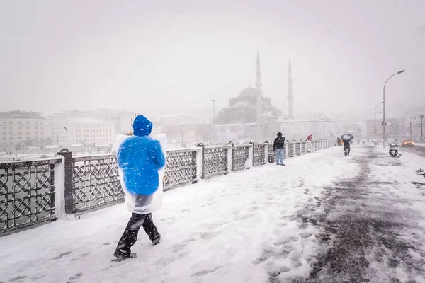 People Walking Galata Bridge Snowy Day Winter New Mosque Background — стоковое фото