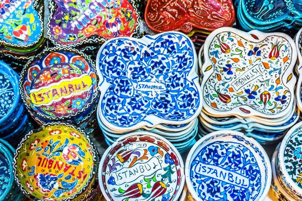 Kolekcja Ceramiki Tradycyjny Turecki Sprzedaż Krytego Bazaru Stambule Turcja Kolorowe — Zdjęcie stockowe