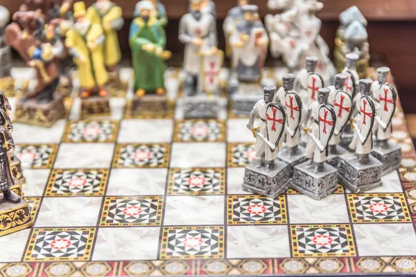 Dekorativní Ručně Dělané Mosaz Kov Šachy Barevnými Malované Figurky Zdobené — Stock fotografie