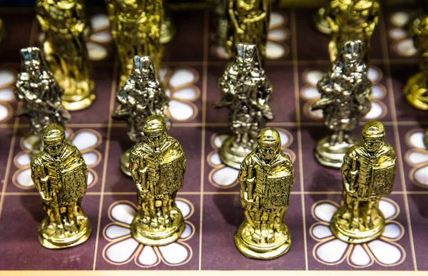 Dekorativní Ručně Dělané Mosaz Kov Šachy Barevnými Malované Figurky Zdobené — Stock fotografie