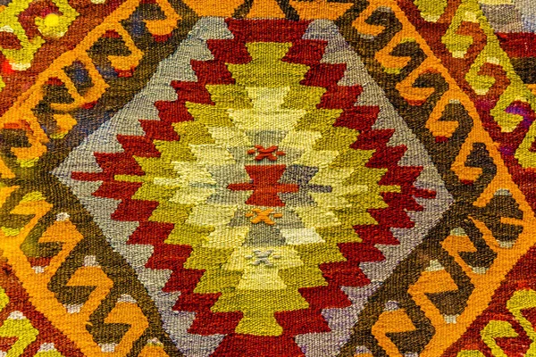 手作りの布の敷物、タペストリー、エジプト バザール トルコのヴィンテージのラグ — ストック写真