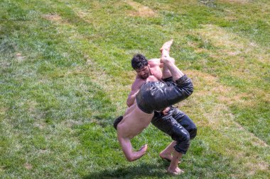 Kimliği belirsiz Türk halkı yağlı güreş gerçekleştirin. Yağlı güreş veya yağ (yağlı Gures) güreş Türk Ulusal spordur. Istanbul, Türkiye, 13,2017 olabilir