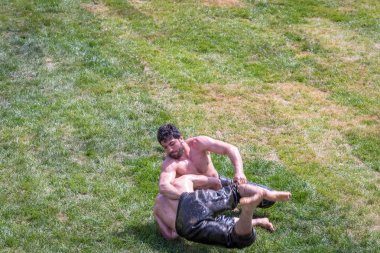 Kimliği belirsiz Türk halkı yağlı güreş gerçekleştirin. Yağlı güreş veya yağ (yağlı Gures) güreş Türk Ulusal spordur. Istanbul, Türkiye, 13,2017 olabilir