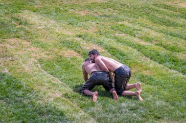 Kimliği belirsiz Türk halkı yağlı güreş gerçekleştirin. Yağlı güreş veya yağ (yağlı Gures) güreş Türk Ulusal spordur. Istanbul, Türkiye, 13,2017 olabilir