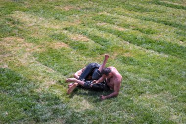 Kimliği belirsiz Türk halkı yağlı güreş gerçekleştirin. Yağlı güreş veya yağ (yağlı Gures) güreş Türk Ulusal spordur. Istanbul, Türkiye, 13,2017 olabilir