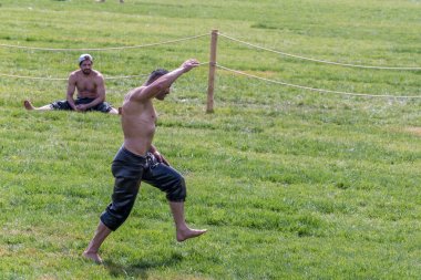 Kimliği belirsiz Türk halkı yağlı güreş gerçekleştirin. Yağlı güreş veya yağ (yağlı Gures) güreş Türk Ulusal spordur. Istanbul, Türkiye, 13,2017 olabilir
